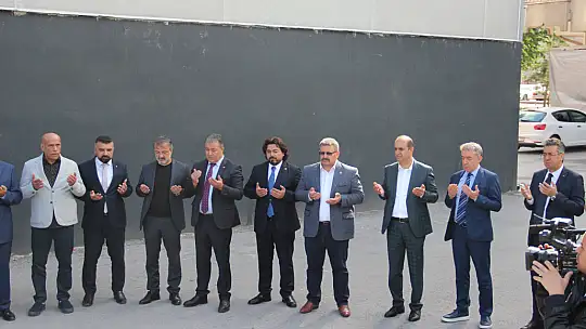 MHP İl Başkanı Demirezen mazbatasını aldı