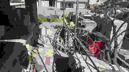 İnşaatın duvarı yemek yapan kadınların üzerine çökmüş: 1 ölü, 2 yaralı