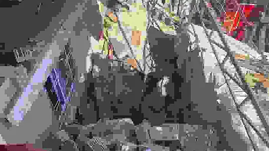 İnşaatın duvarı yemek yapan kadınların üzerine çökmüş: 1 ölü, 2 yaralı