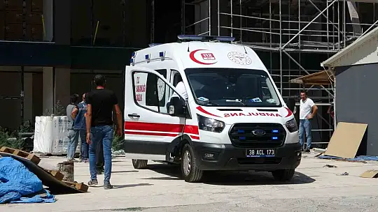 İnşaatta boşluğa düşen işçi kurtarıldı