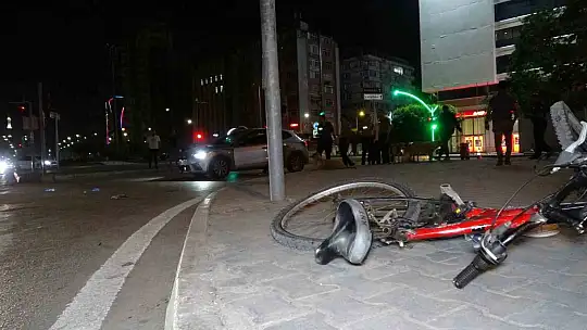 Bisikletle otomobilin çarpması sonucu vatandaş ağır yaralandı