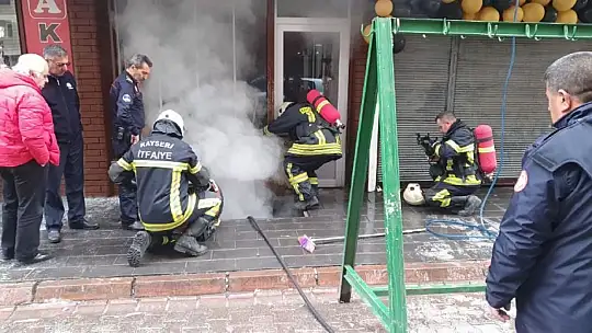 İş yeri deposunda çıkan yangın söndürüldü