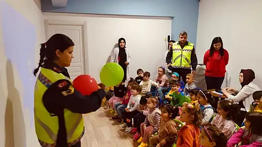 Jandarmadan minik öğrencilere eğitim