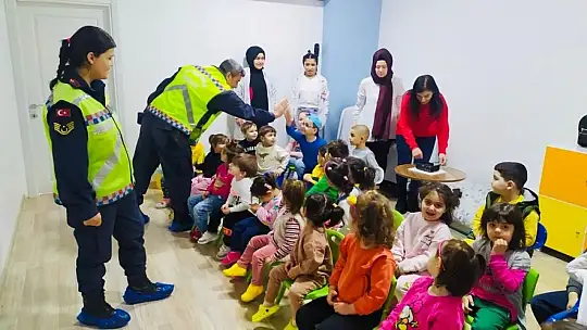 Jandarmadan minik öğrencilere eğitim