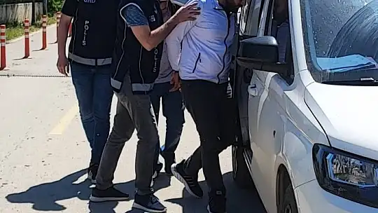 Kaçak göçmen taşıyan iki kişi yakalandı