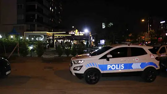 Kafede birlikte oturduğu şahsın silahlı saldırısına uğrayan genç ağır yaralandı