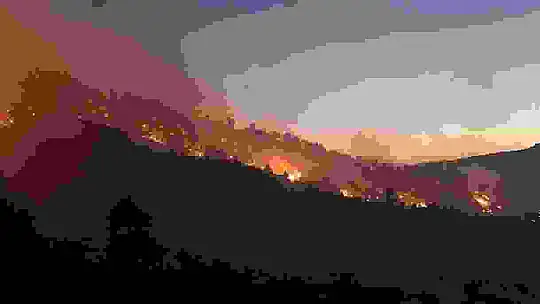 Kahramanmaraş'ta orman yangınına müdahale sürüyor