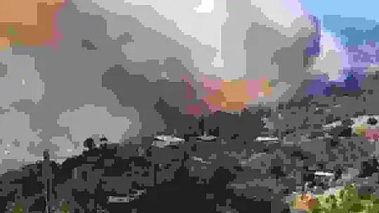 Kahramanmaraş'taki orman yangını evlere sıçradı