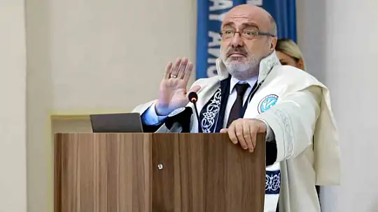 Karamustafa, 'Sevgili gençler, sizler için hayat bundan sonra başlıyor'