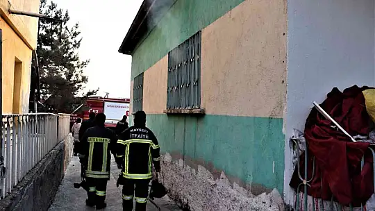 Karısıyla tartıştı, evini ateşe verdi