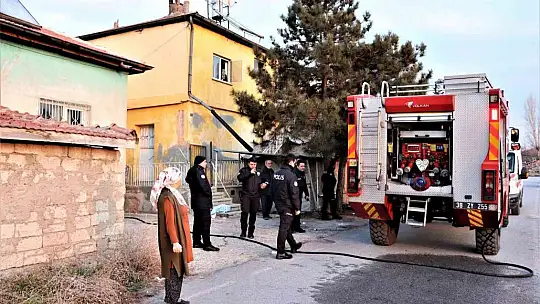 Karısıyla tartıştı, evini ateşe verdi