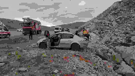 Kaygan zemin kazaya neden oldu: 3 yaralı