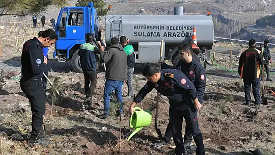 Kayseri Büyükşehir, 11.11'de 5 bin fidan ile geleceğe nefes oldu