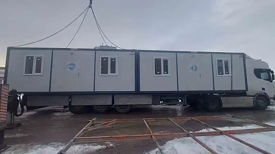 Kayseri'den Adıyaman'a iş makineleri, Elbistan'a konteynır desteği