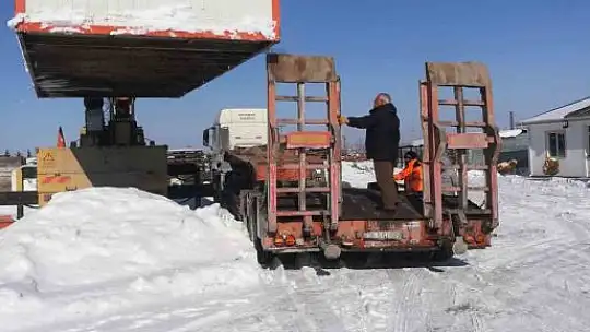 Kayseri'den Adıyaman'a iş makineleri, Elbistan'a konteynır desteği