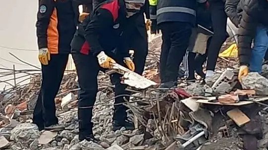 Büyükşehir, Osmaniye'de de yaraları sarıyor