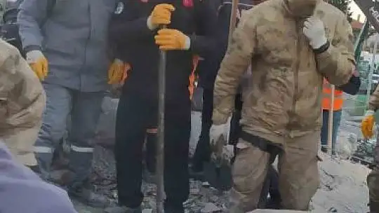 Büyükşehir, Osmaniye'de de yaraları sarıyor