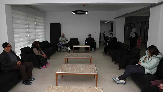 Tedavi gören depremzede yakınları misafirhanede ağırlanıyor
