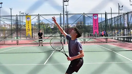19 Mayıs Gençlik Kupası Tenis turnuvası tamamlandı
