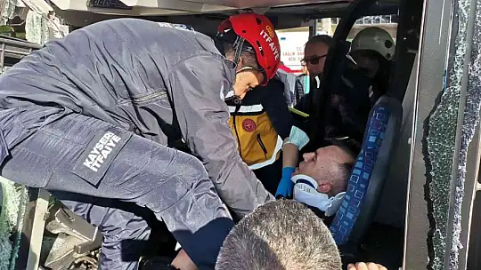 Talas Bulvarı'nda 2 halk otobüsü çarpıştı: Çok sayıda yaralı var