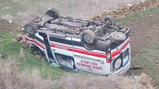 Kayseri'de ambulans devrildi