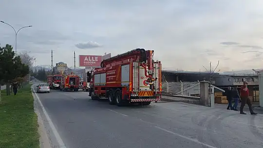 Bahçe mobilyaları üreten fabrikada yangın