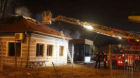 Bekçi kulübesinde yangın paniği