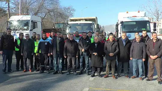 Deprem bölgesine yardımları sürüyor