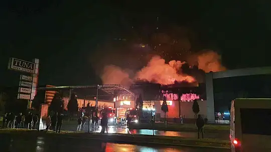 Kayseri'de çelik kapı fabrikasında büyük yangın çıktı