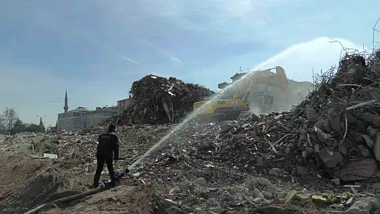 Kayseri'de depremin hasarı artıyor: Ağır hasarlı yapı sayısı 851'e çıktı