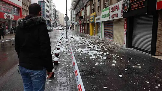 Kayseri'de depremin izleri gün ağarınca ortaya çıktı