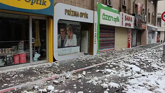 Kayseri'de depremin izleri gün ağarınca ortaya çıktı
