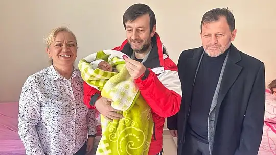 Kayseri'de doğan depremzede bebeklere altın hediyesi