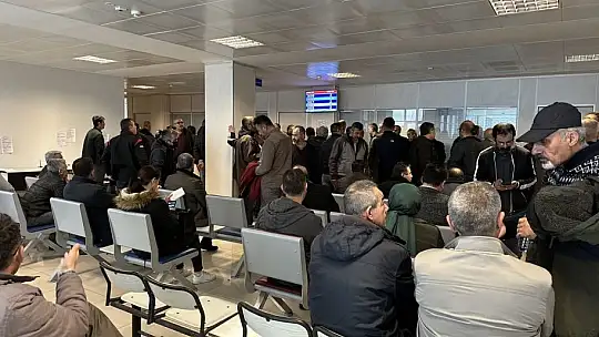 EYT'li olan vatandaşlar ilk maaşlarını depremzedelere bağışlayacak