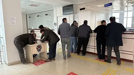 EYT'li olan vatandaşlar ilk maaşlarını depremzedelere bağışlayacak