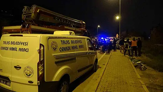 Feci kazada 2otomobil kafa kafaya çarpıştı: 2 ölü, 6 yaralı