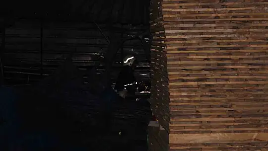 Mobilya fabrikasının deposu yandı