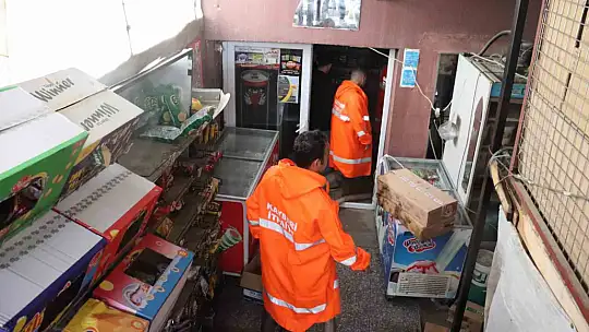 Yağış sonrası evleri ve dükkanları su bastı!