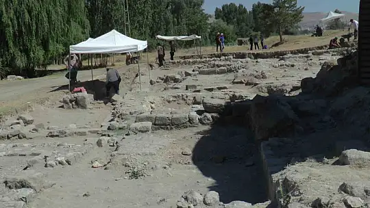 Kayseri'de Selçuklu Dönemi izleri aranıyor! Saray yaşantısı ile ilgili bulgular ortaya çıktı