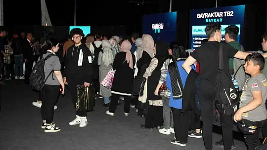 Kayseri'de solotürk pilotlarına yoğun ilgi