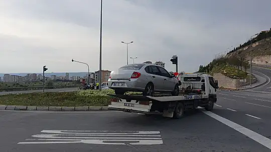TIR ile çarpışan otomobilden 10 yaralı çıktı!