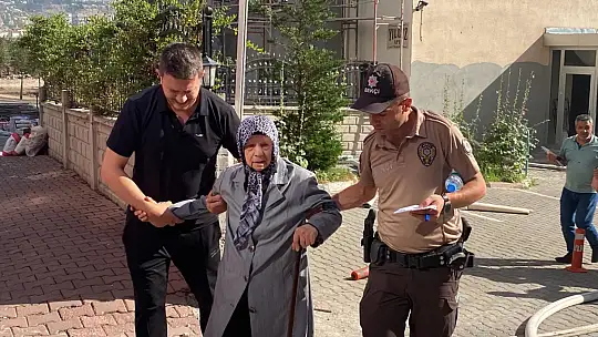 Kayseri'de yangında binada mahsur kalanlar işte böyle kurtarıldı