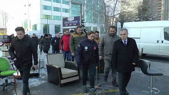 Kayseri'deki ağır hasarlı binada yıkım öncesi tahliyeler başladı