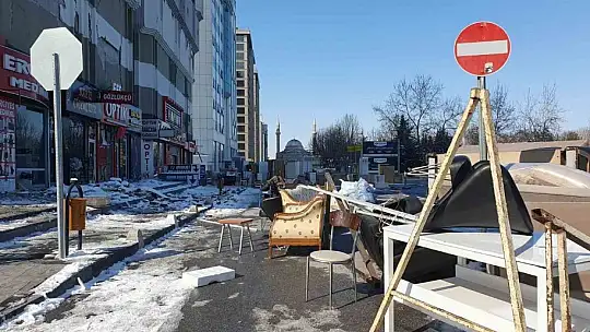 Kayseri'deki ağır hasarlı binada yıkım öncesi tahliyeler başladı