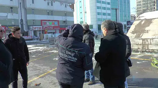 Kayseri'deki ağır hasarlı binada yıkım öncesi tahliyeler başladı