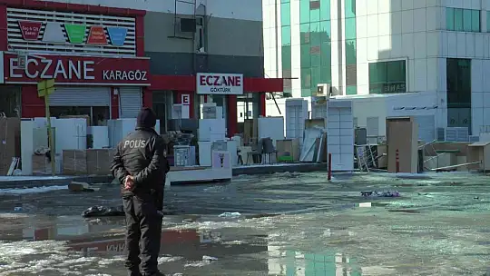 Kayseri'deki ağır hasarlı binada yıkım öncesi tahliyeler başladı