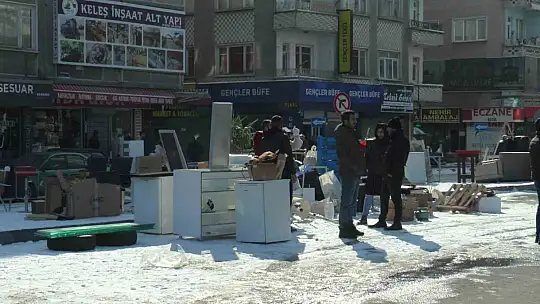 Kayseri'deki ağır hasarlı binada yıkım öncesi tahliyeler başladı