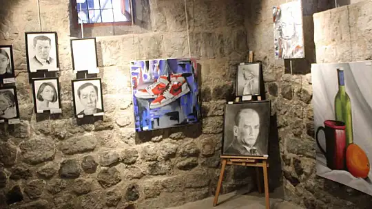 Güzel Sanatlar öğrencilerinin eserlerinden oluşan sergi açıldı