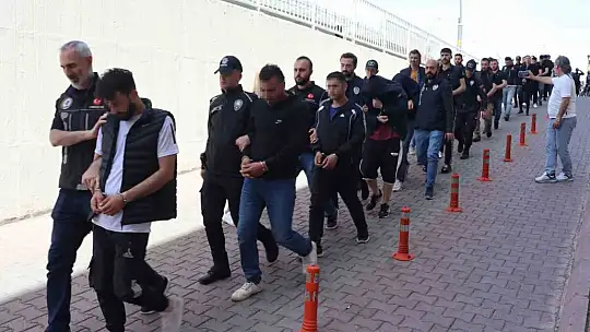 Kökünü kurutma operasyonu!.. 55 adrese eş zamanlı baskın