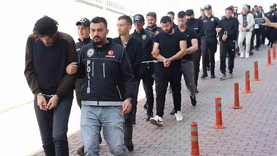 Kökünü kurutma operasyonu!.. 55 adrese eş zamanlı baskın